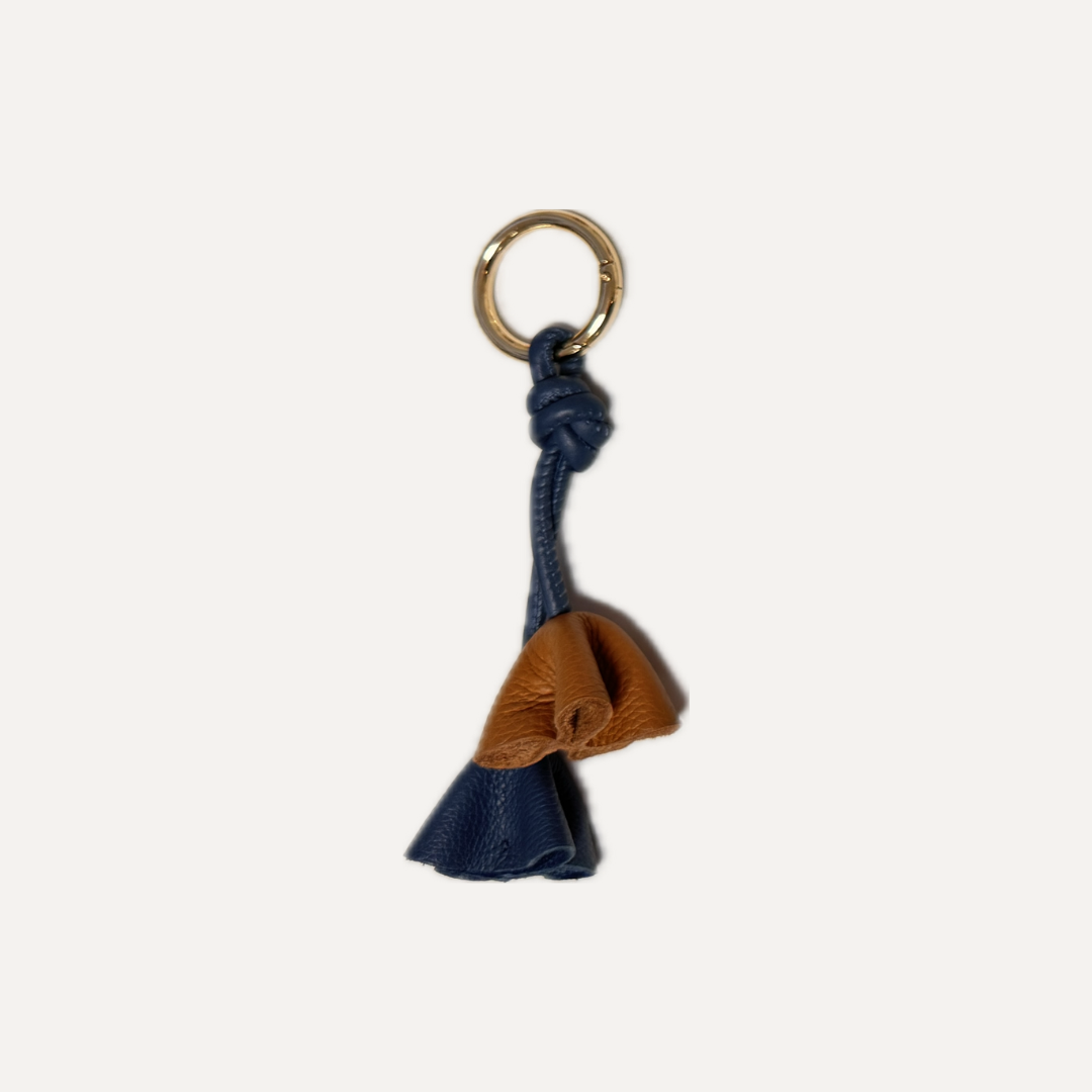 CHARM CAMPANILE en piel vacuno color AZUL y CAMEL