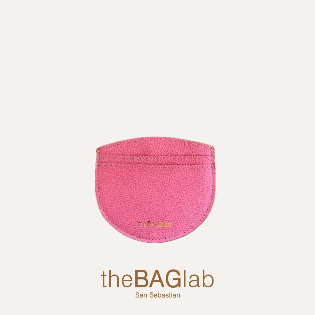 TARJETERO realizado en piel vacuno color ROSA