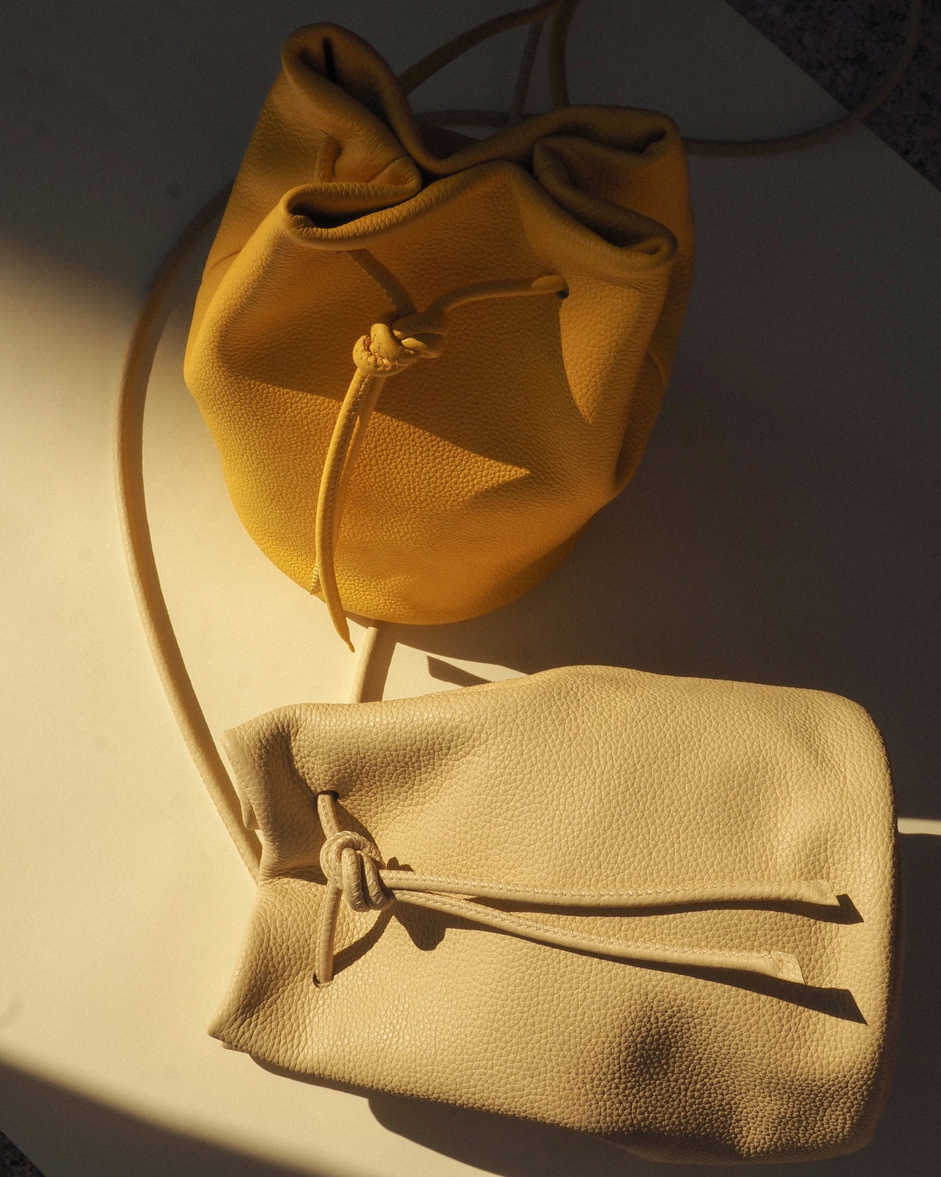 THE LISA BAG - Bolso en piel vacuno color AMARILLO