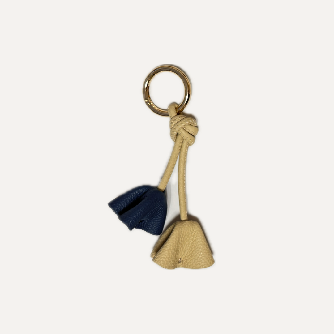 CHARM CAMPANILE en piel vacuno color AVENA y AZUL