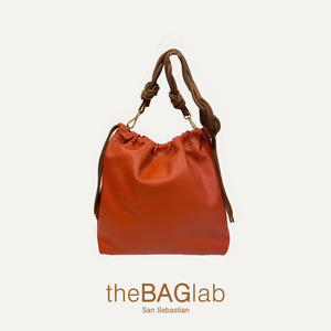 THE CARMEN BAG - Bolso en piel vacuno color CALABAZA