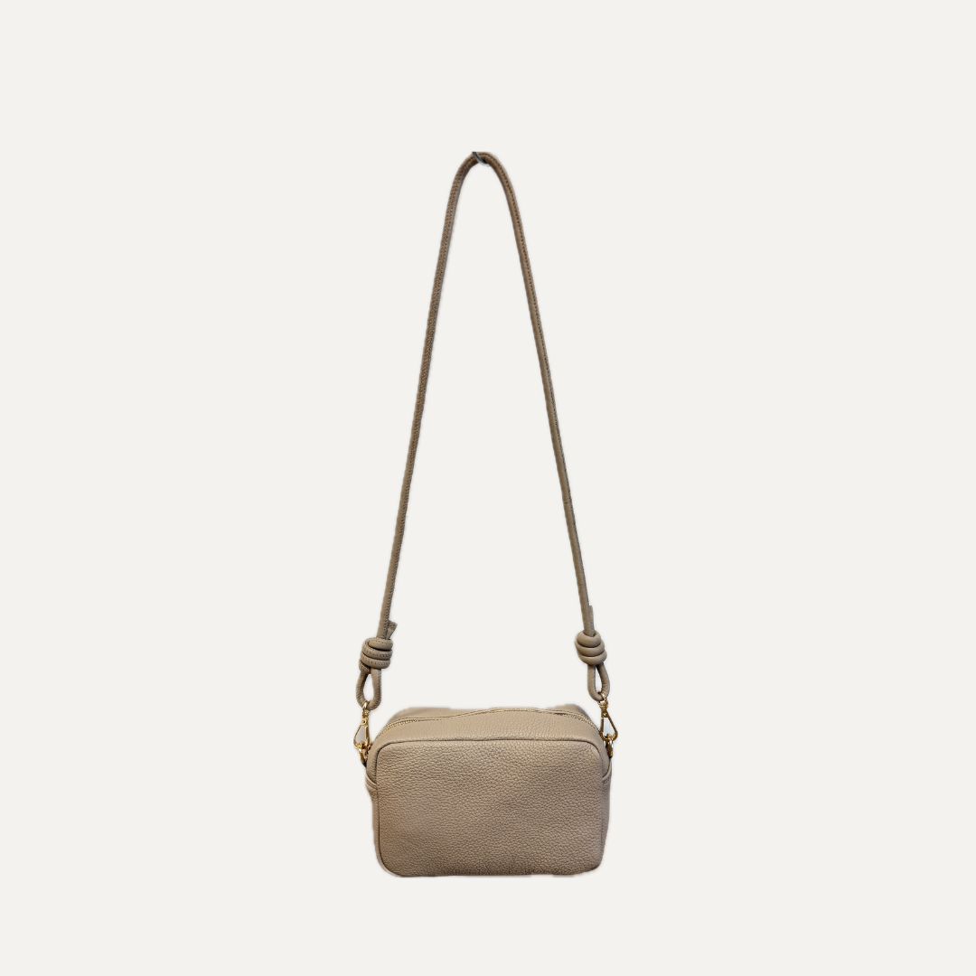 THE MINI SABELA BAG - Bolso en piel vacuno color TAUPE con BANDOLERA