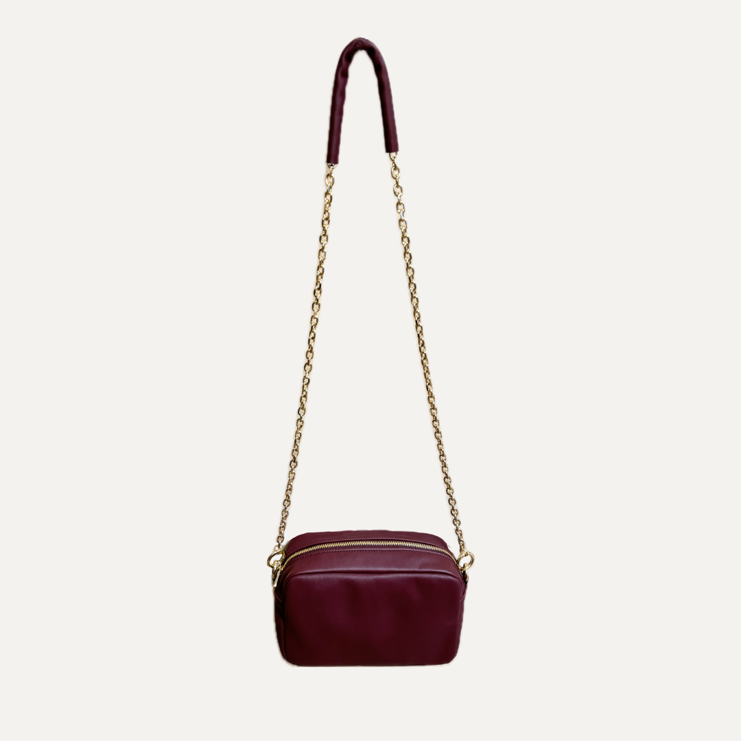THE MINI SABELA BAG - Bolso en piel vacuno color BURDEOS con cadena