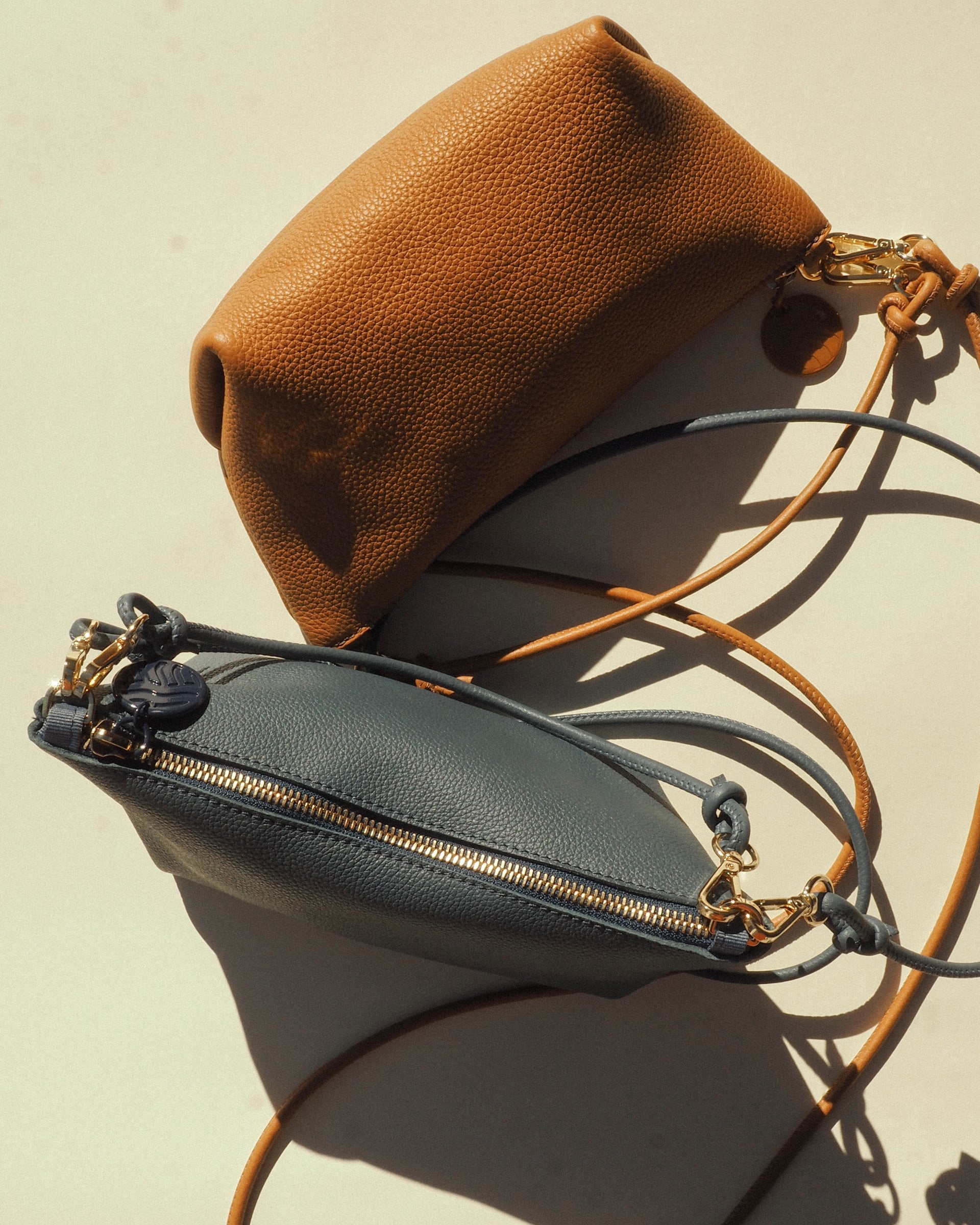 THE MINI MARINA BAG PLUS - Bolso en piel vacuno color AZUL con BANDOLERA