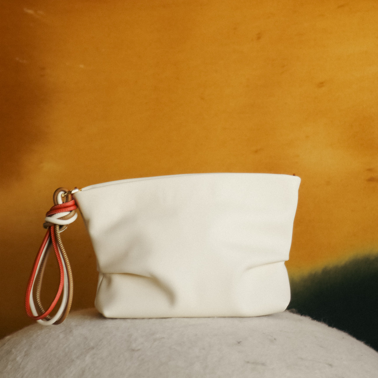 THE PAULA CLUTCH - Bolso de mano en piel vacuno color NATA