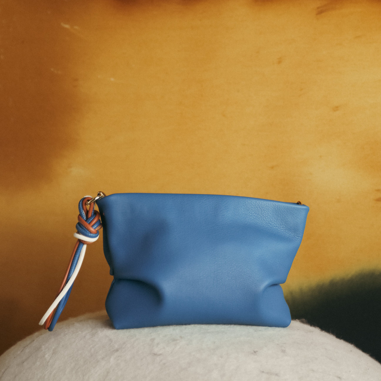 THE PAULA CLUTCH - Bolso de mano en piel vacuno color AZUL
