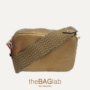 THE MINI SABELA BAG - Bolso en piel vacuno METALIZADA color ORO VIEJO