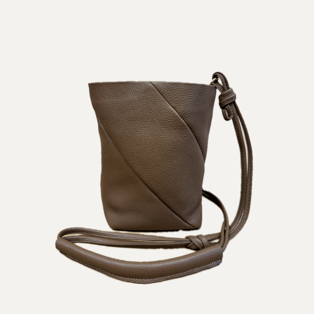 THE MINI LOLA BAG - Bolso en piel vacuno color MARRÓN