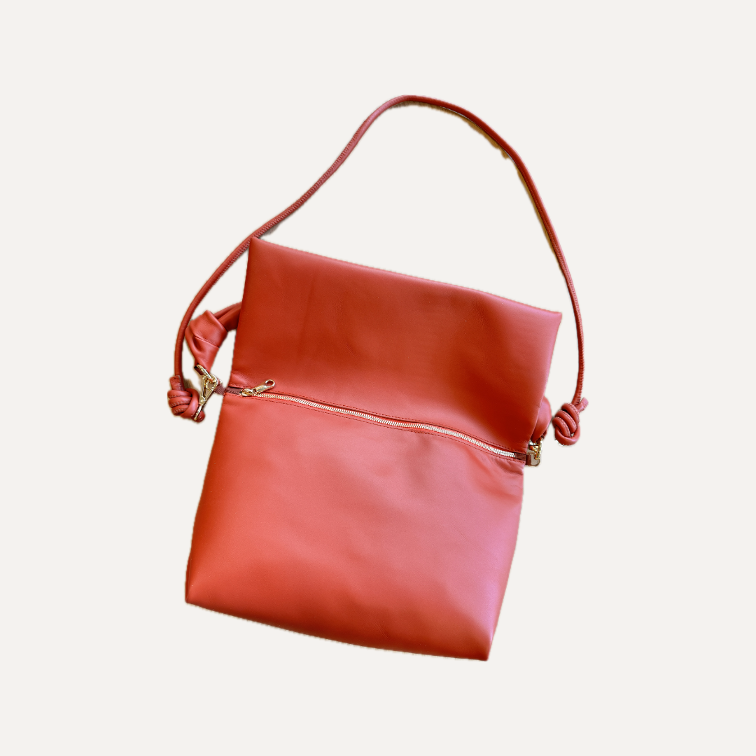 THE AITANA BAG - Bolso en piel vacuno color CORAL con BANDOLERA