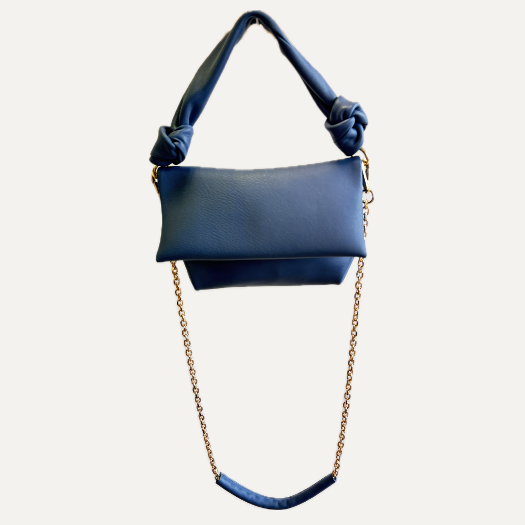 THE AITANA BAG - Bolso en piel vacuno color AZUL con CADENA