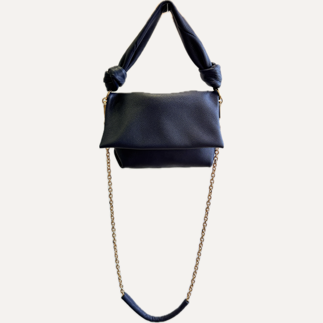 THE AITANA BAG - Bolso en piel vacuno color MARINO con CADENA