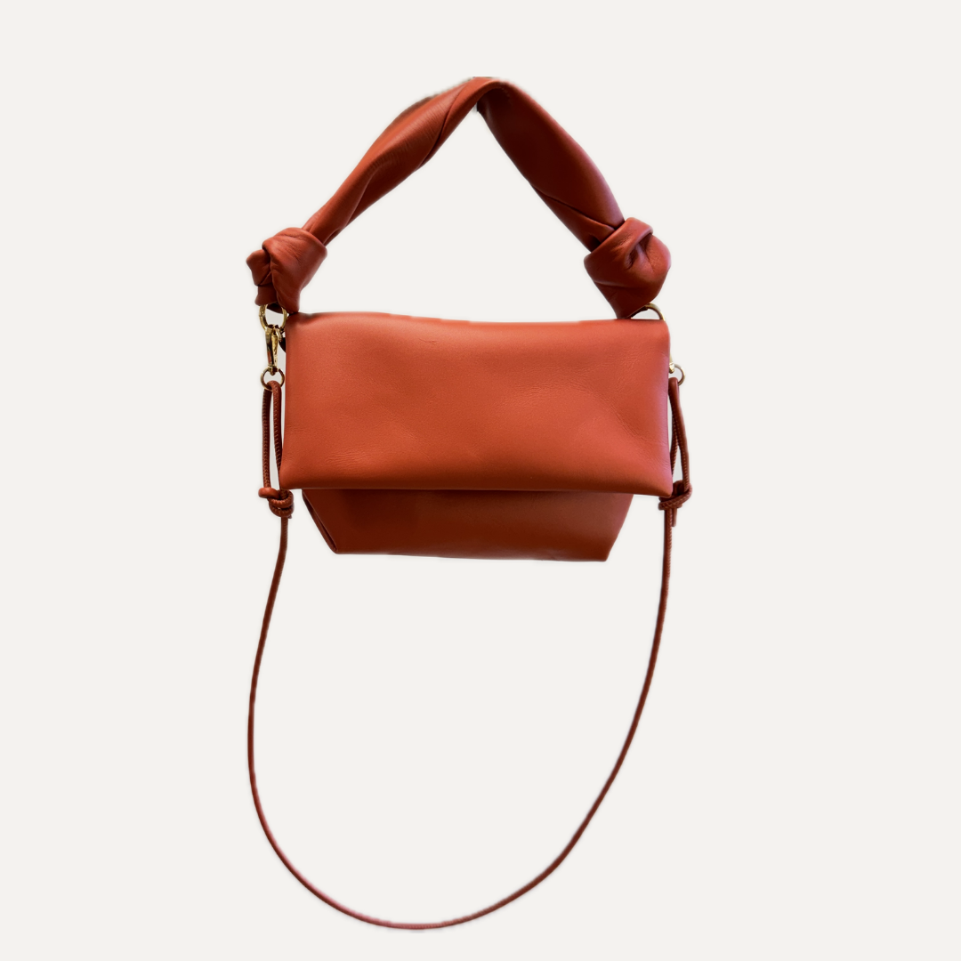 THE AITANA BAG - Bolso en piel vacuno color CORAL con BANDOLERA