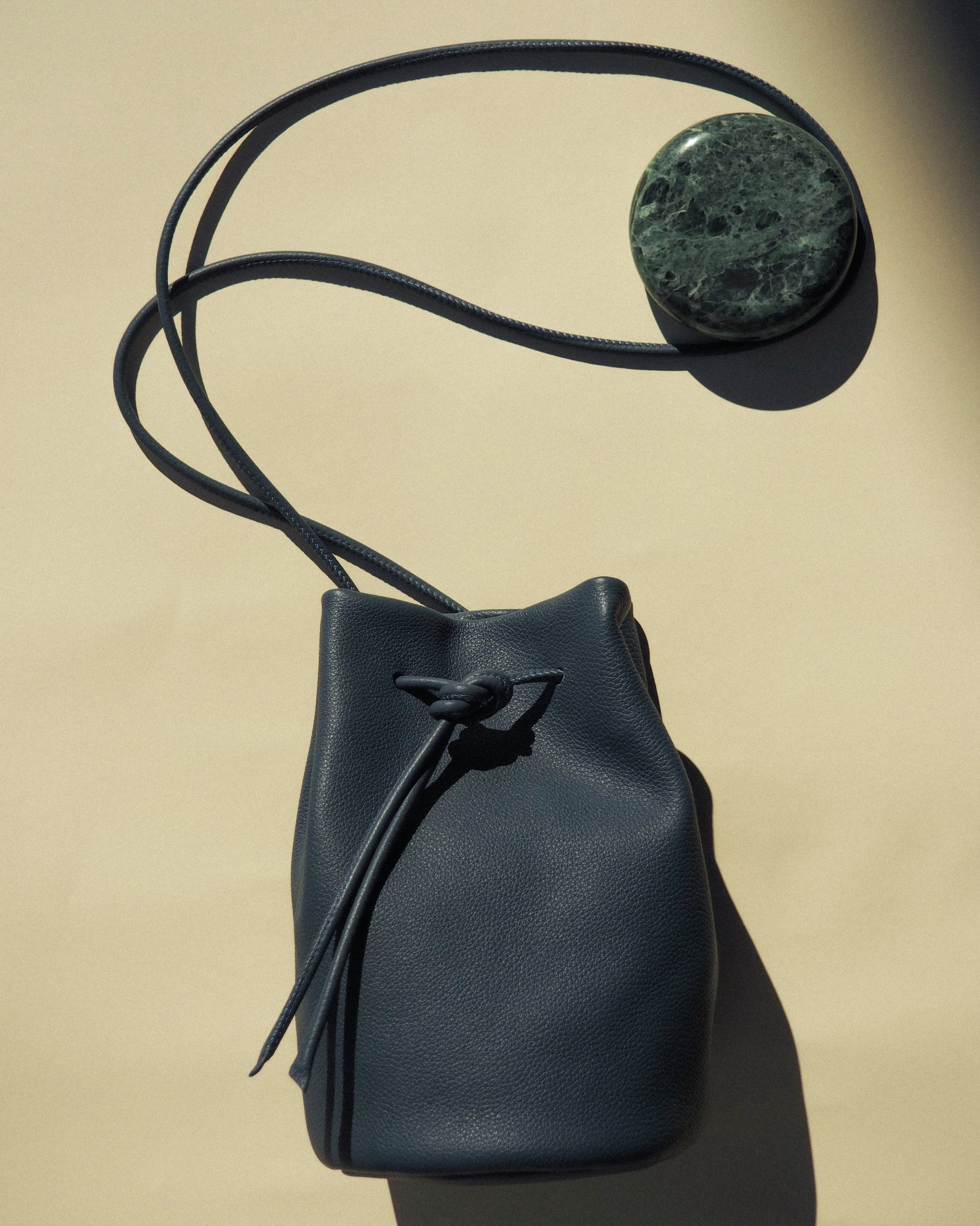 THE LISA BAG - Bolso en piel vacuno color AZUL