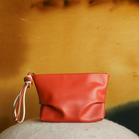 THE PAULA CLUTCH - Bolso de mano en piel vacuno color CORAL
