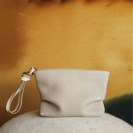 THE PAULA CLUTCH - Bolso de mano en piel vacuno color TAUPE