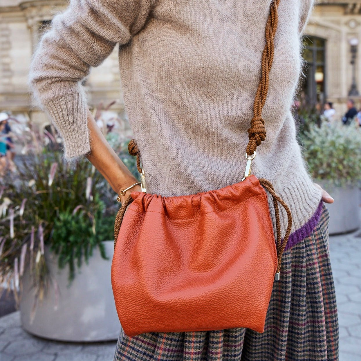 THE MINI CARMEN BAG - Bolso en piel vacuno color CALABAZA