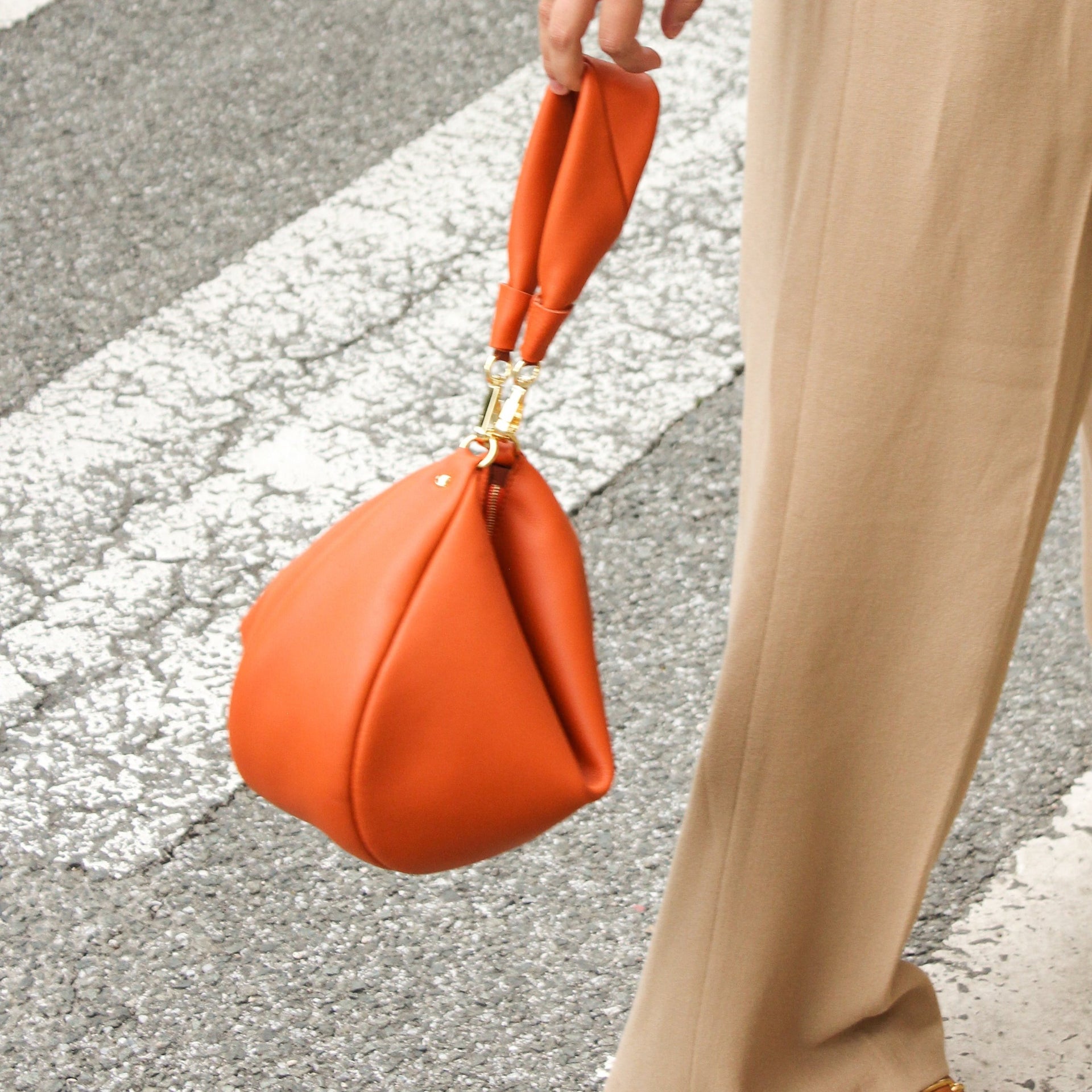 THE GONDOLA BAG - Bolso en piel vacuno color NARANJA