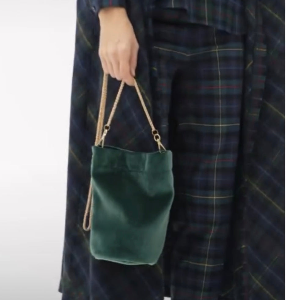 THE MINI CUBE BAG VELVET - Bolso en terciopelo color VERDE