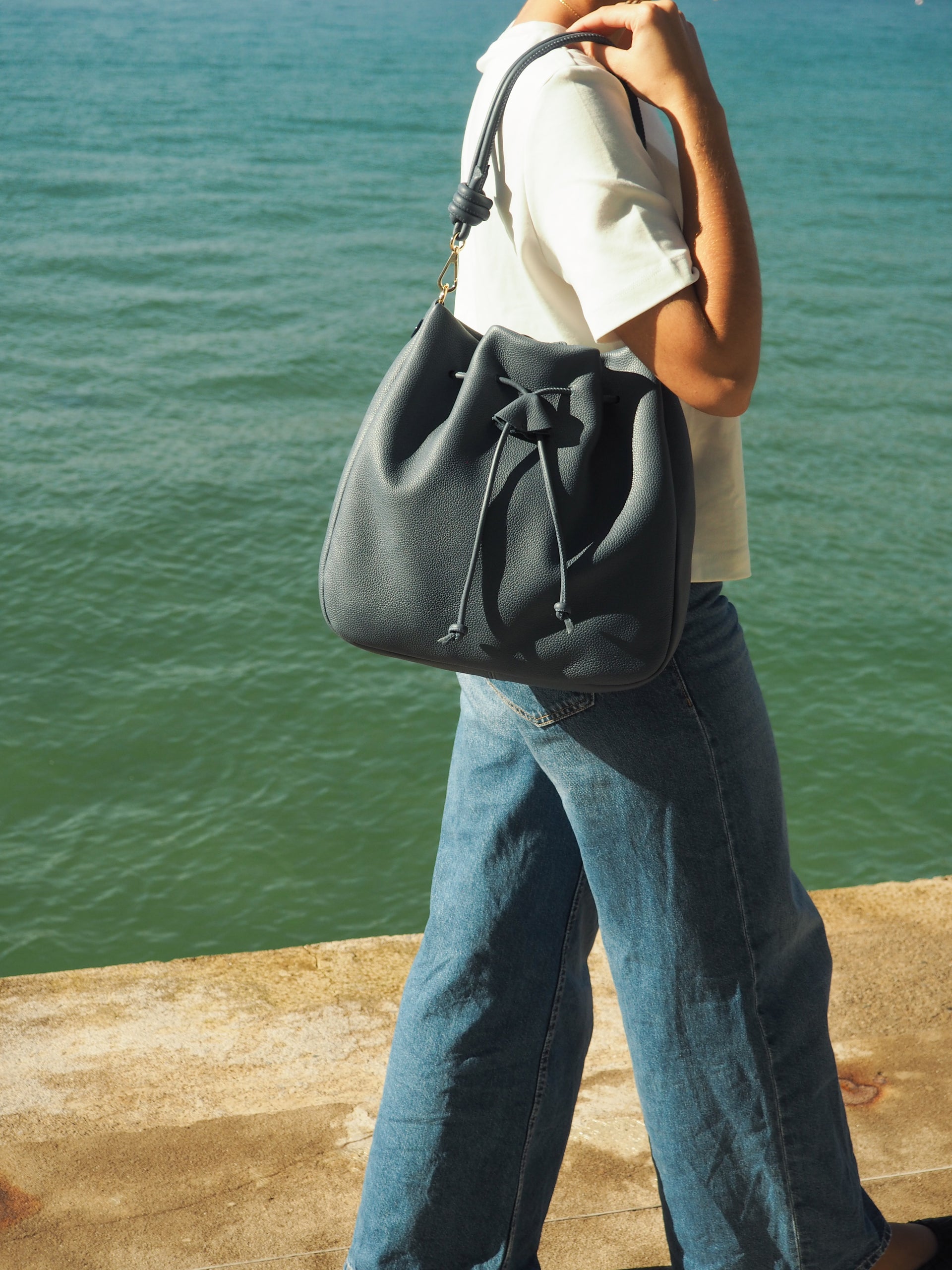 THE CLARA BAG - Bolso en piel vacuno color AVENA