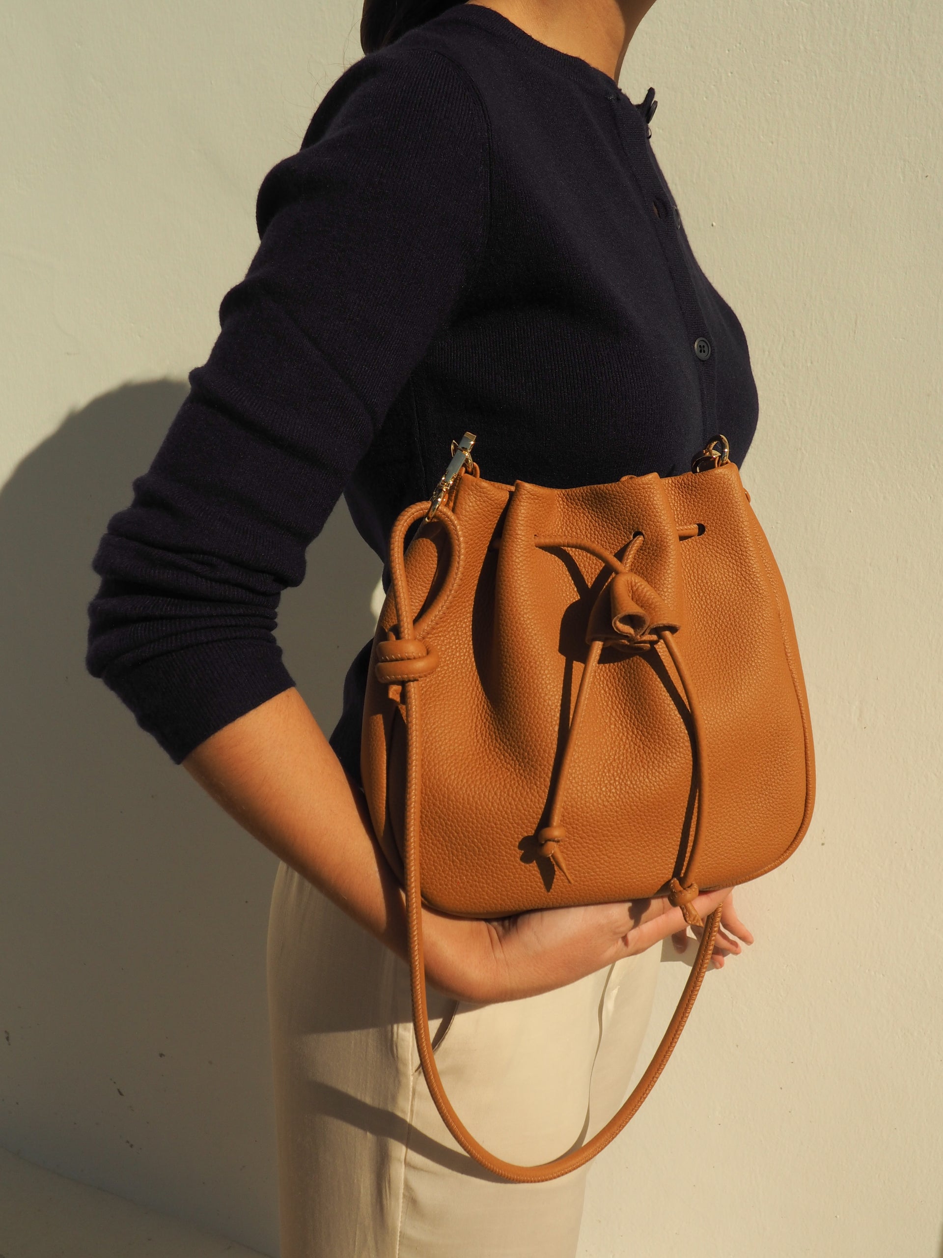 THE MINI CLARA BAG - Bolso en piel vacuno color CAMEL