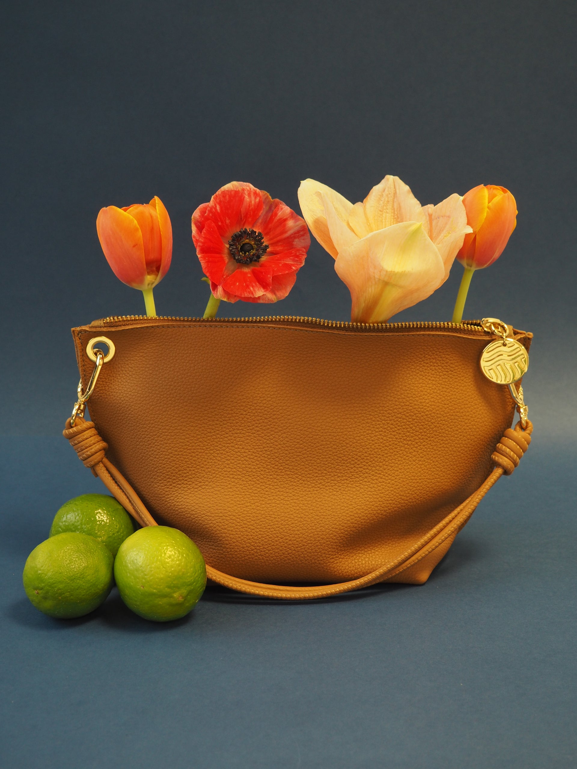 THE AMAIA BAG - Bolso en piel vacuno color CAMEL