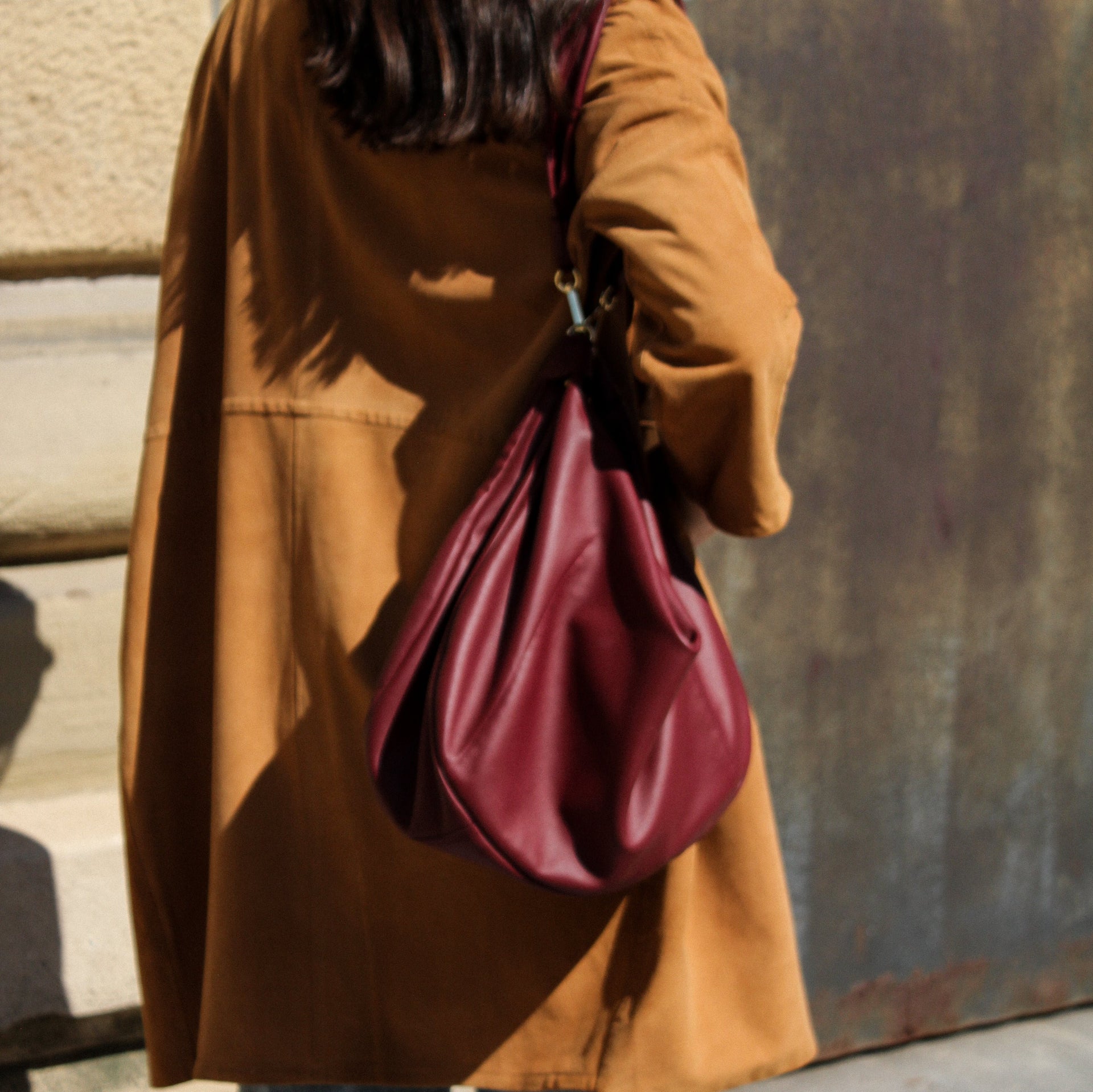 THE MAXI GONDOLA BAG - Bolso en piel vacuno color BURDEOS