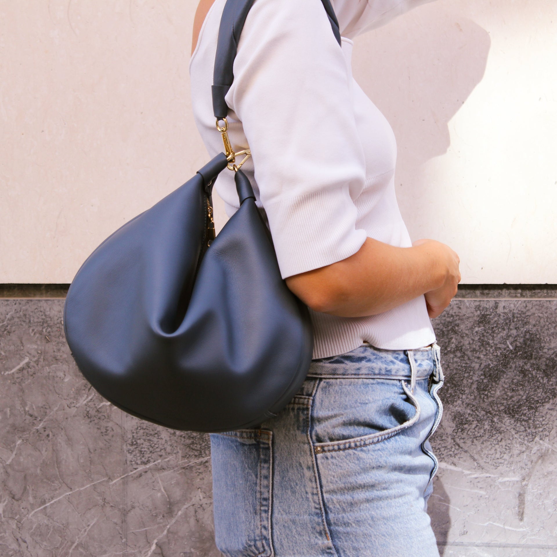THE MAXI GONDOLA BAG - Bolso en piel vacuno color AZUL