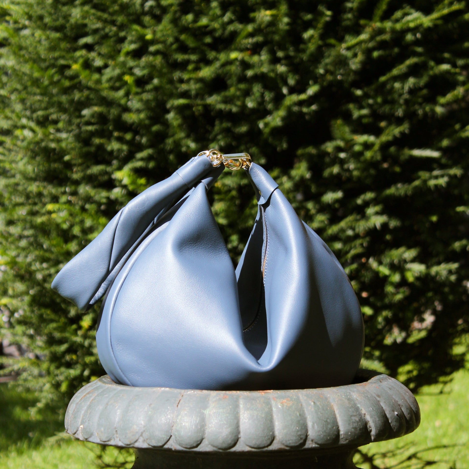 THE MAXI GONDOLA BAG - Bolso en piel vacuno color AZUL