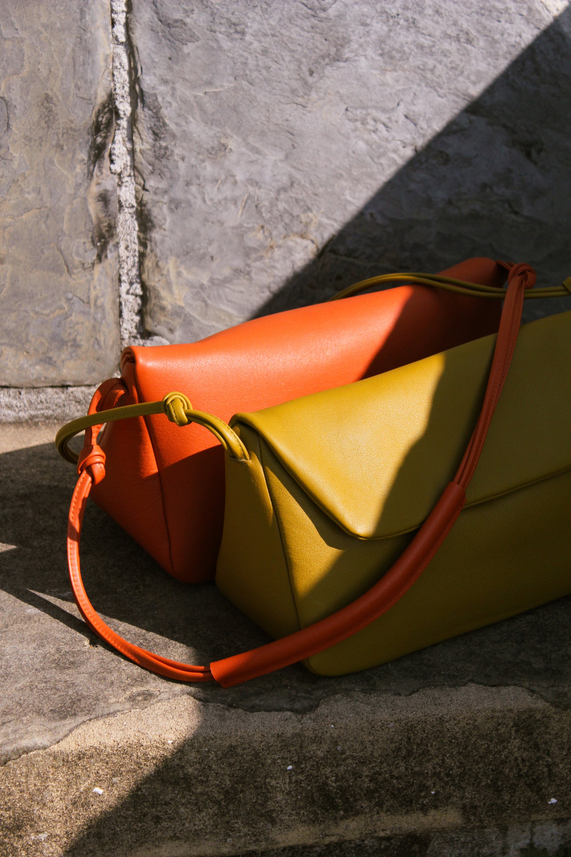 THE SANDRA BAG - Bolso en piel vacuno color OLIVA