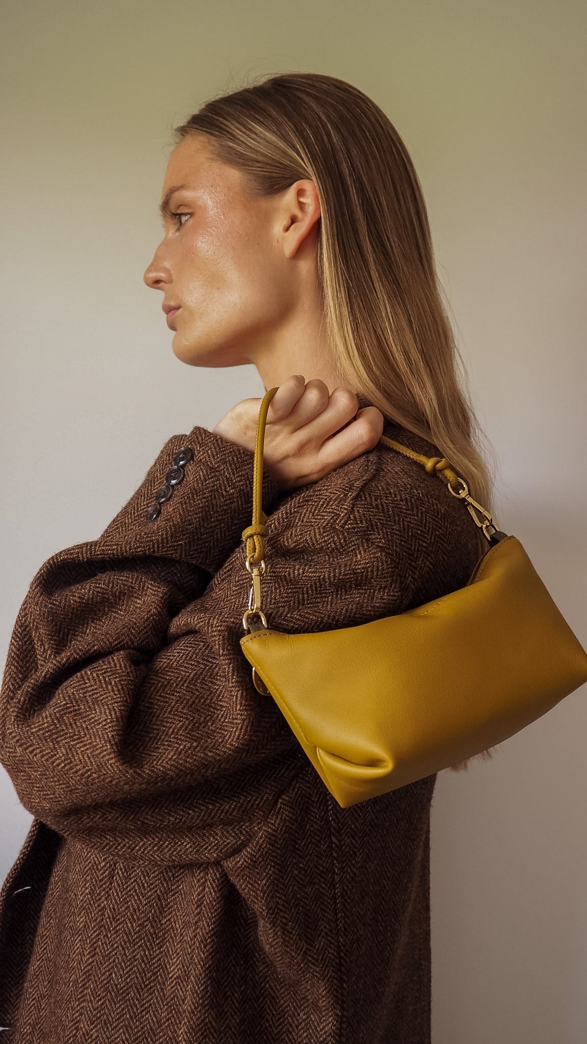 THE MINI MARINA BAG - Bolso en piel vacuno color OLIVA
