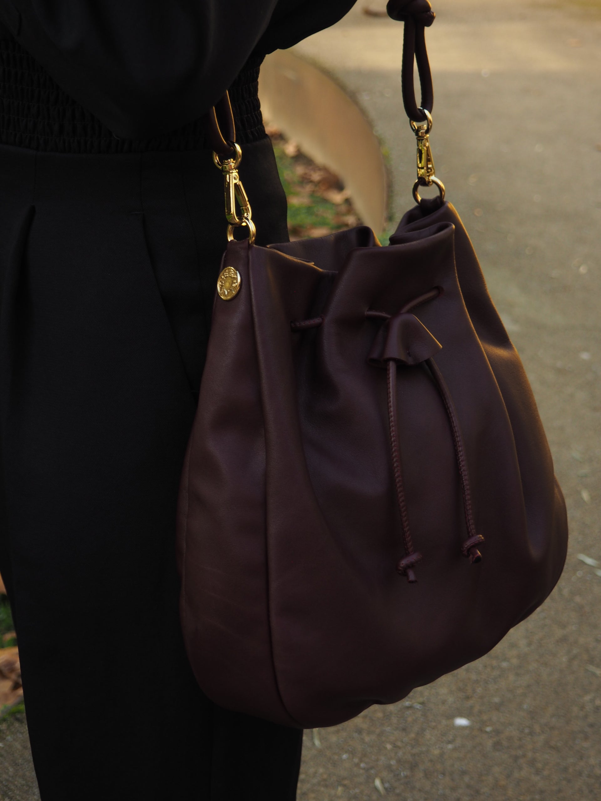 THE CLARA BAG - Bolso en piel vacuno color BURDEOS