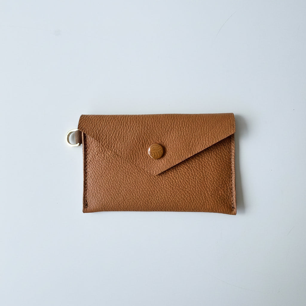MONEDERO CHARM en piel vacuno color CAMEL