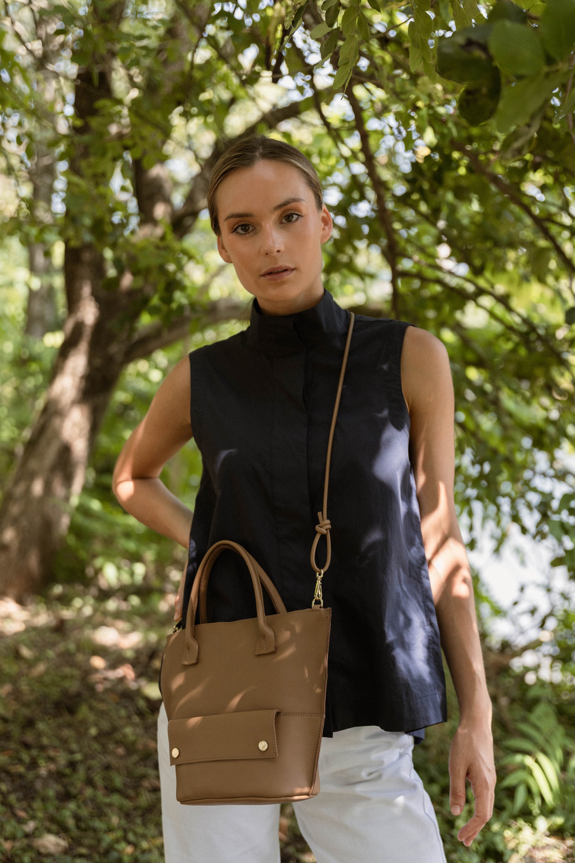 THE MINI ANA BAG - Bolso en piel vacuno color MOKA