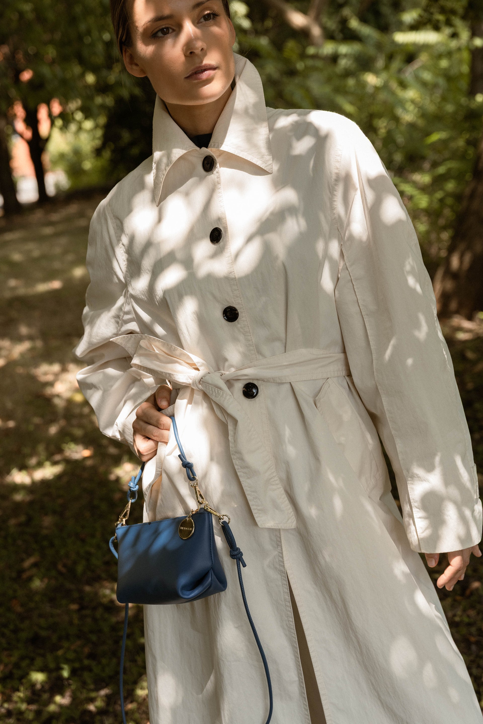 THE MINI MARINA BAG PLUS - Bolso en piel vacuno color AZUL con BANDOLERA