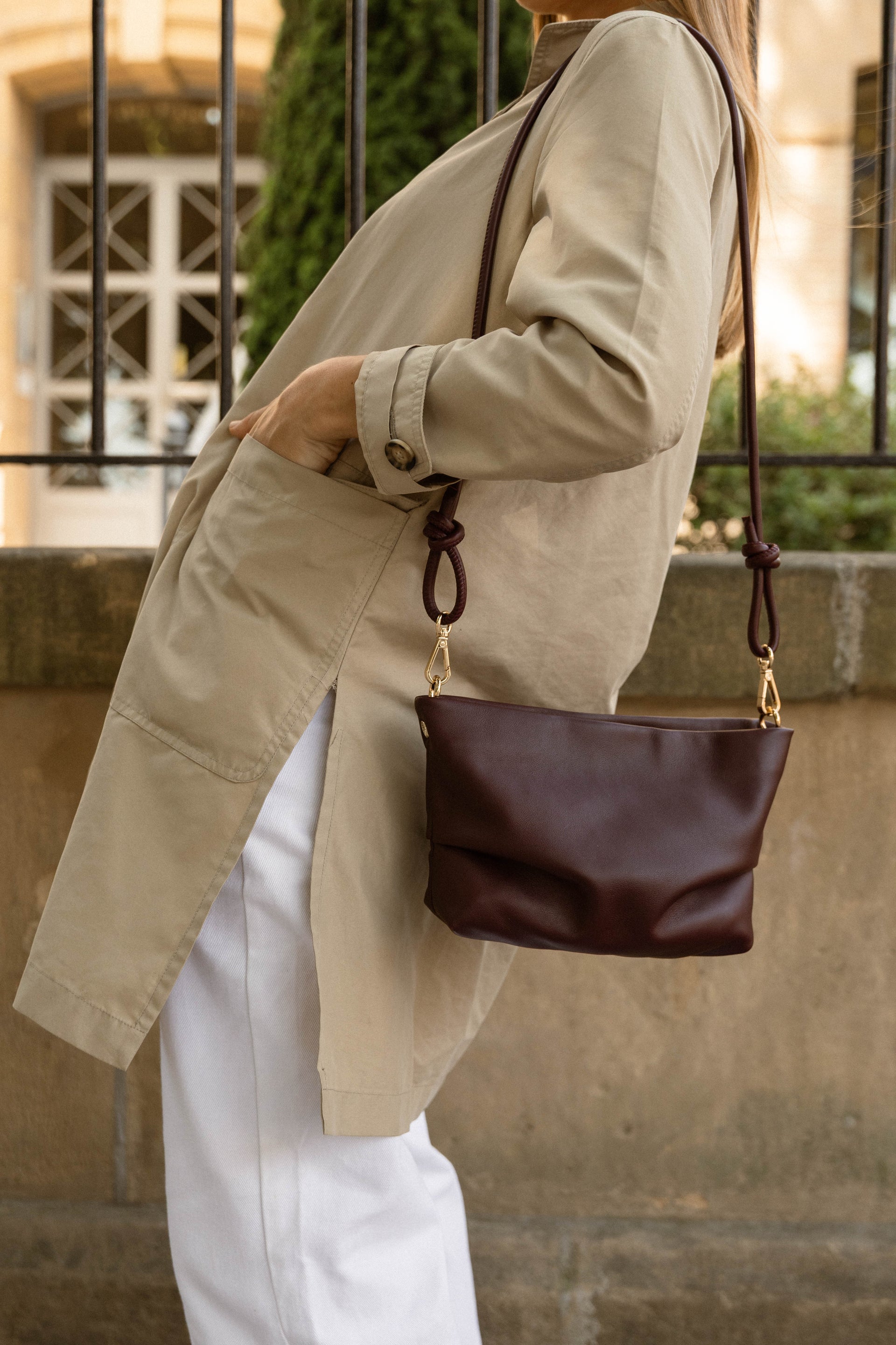 THE MINI MARINA BAG PLUS - Bolso en piel vacuno color BURDEOS con BANDOLERA