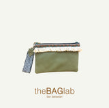 THE MINI GALA CLUTCH ZARAUZ - Cartera de mano en PIEL con fleco de rafia color OLIVA