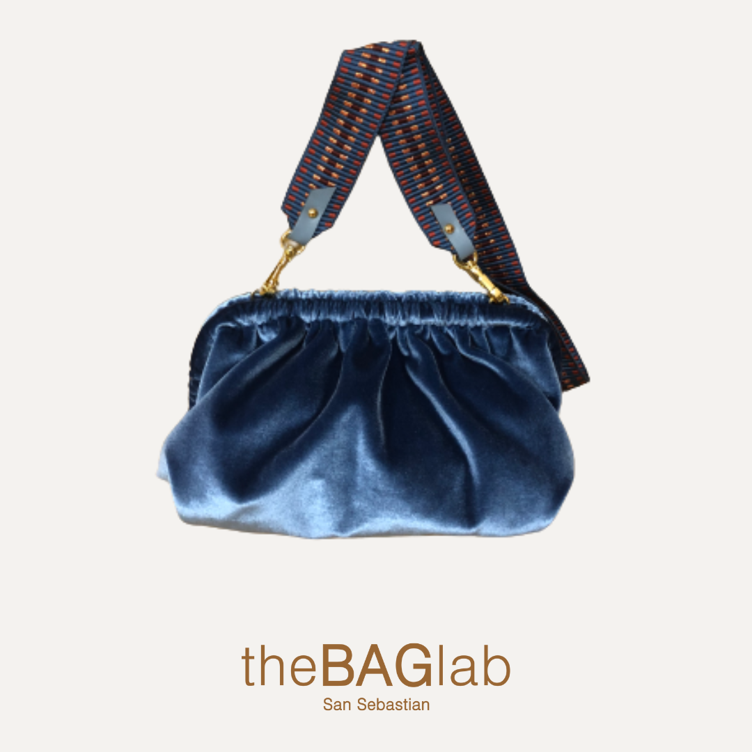 THE ZUMAIA BAG NEW VELVET - Bolso en terciopelo color CELESTE con bandolera