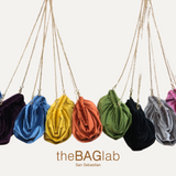 THE ZUMAIA BAG NEW VELVET - Bolso en terciopelo color BURDEOS con cadena dorada