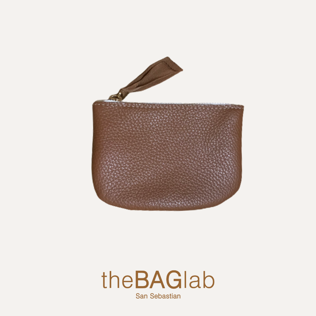 MONEDERO CREMALLERA en piel vacuno color CAMEL
