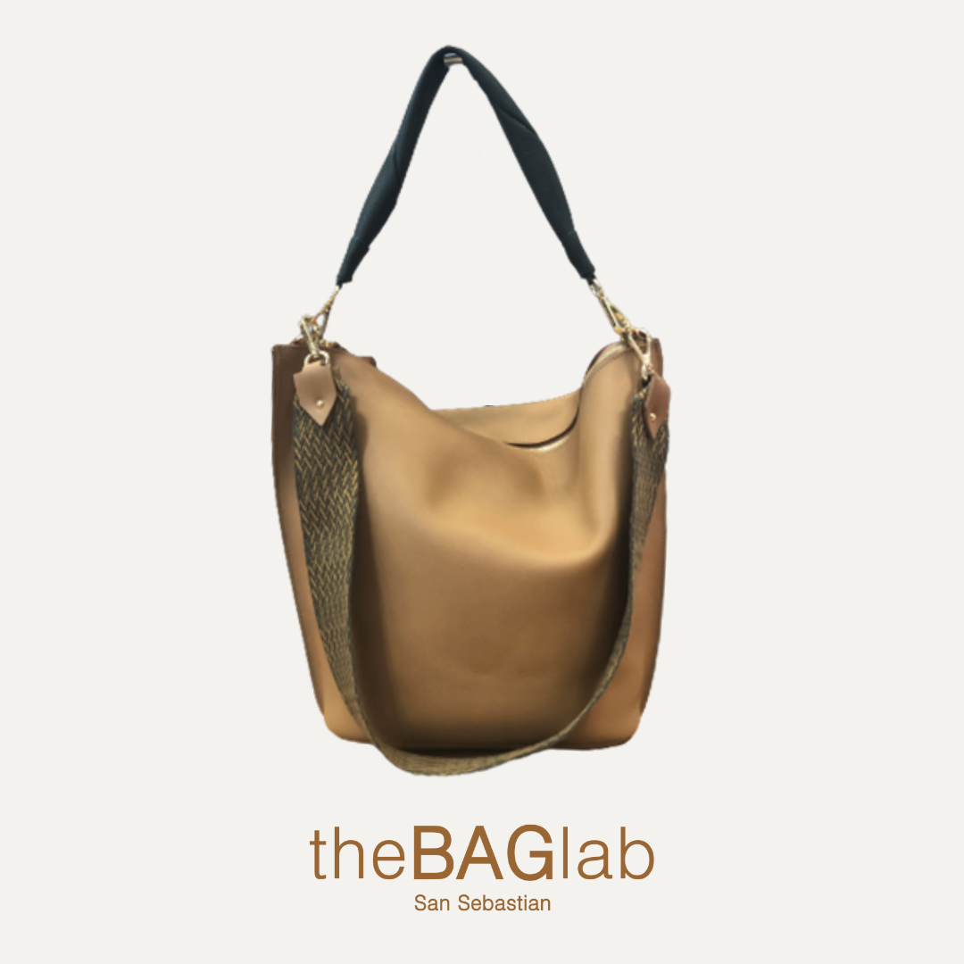 THE CRISTINA BAG - Bolso en piel vacuno color TOFFEE con bandolera