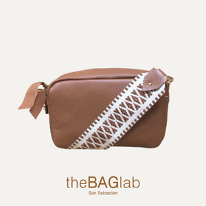 THE MINI SABELA BAG - Bolso piel vacuno color CAMEL, modelo 2